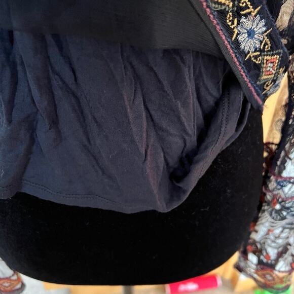 American Eagle Outfitters women’s embroidered top size S, black - Picture 8 of 9